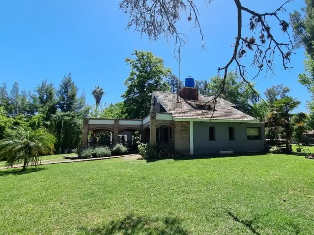 Hermosa Casa en VENTA, sobre Amado Nervo, Barrio Prado Verde, Del Viso. Quincho, pileta.