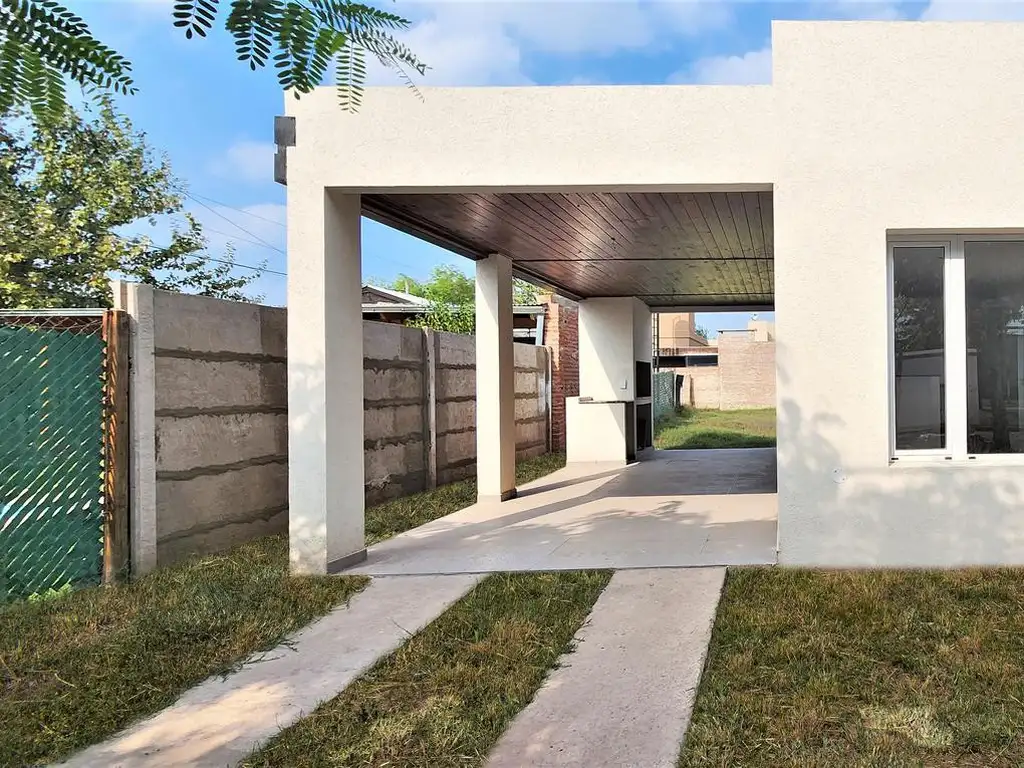 Casa en venta en Tierra de Sueños, Roldán. 2 dormitorios con excelente calidad constructiva.