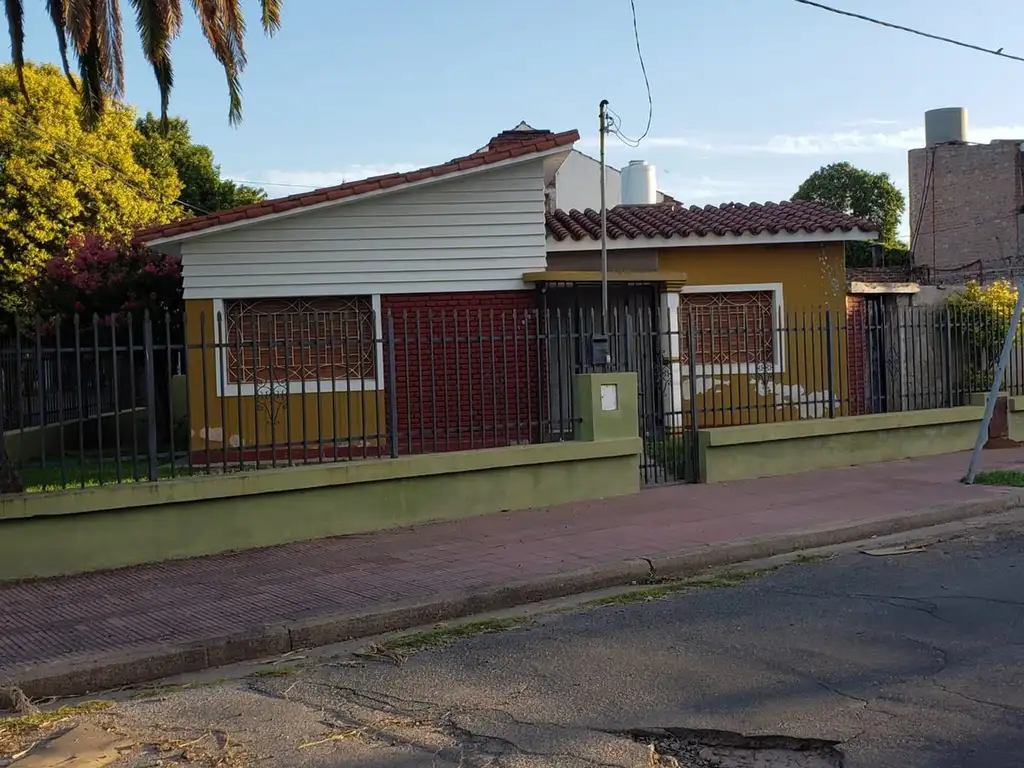 CASA EN VENTA 2 DORM. A REFACCIONAR MAIPU 1 SECC