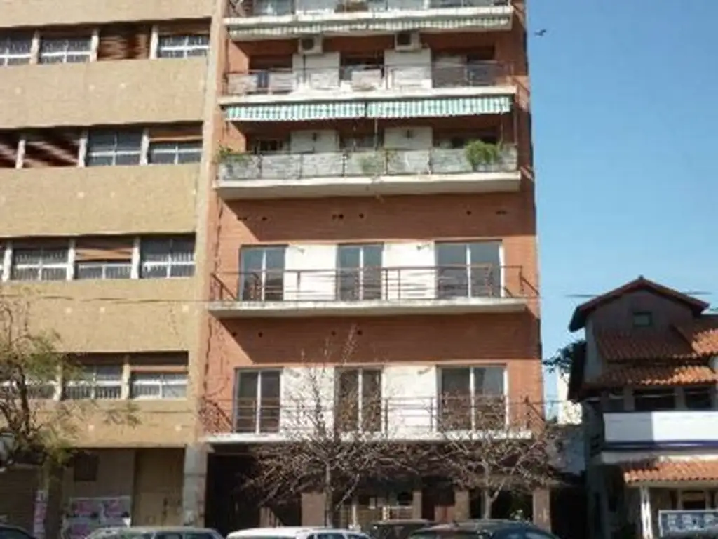 depto 3 ambientes sobre Av de Mayo, Centro de Ramos Mejía - - Foto 0
