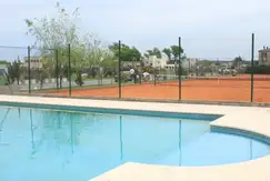 Áreas comunes piscina, club-house en el Barrio cerrado, Altos de Hudson II