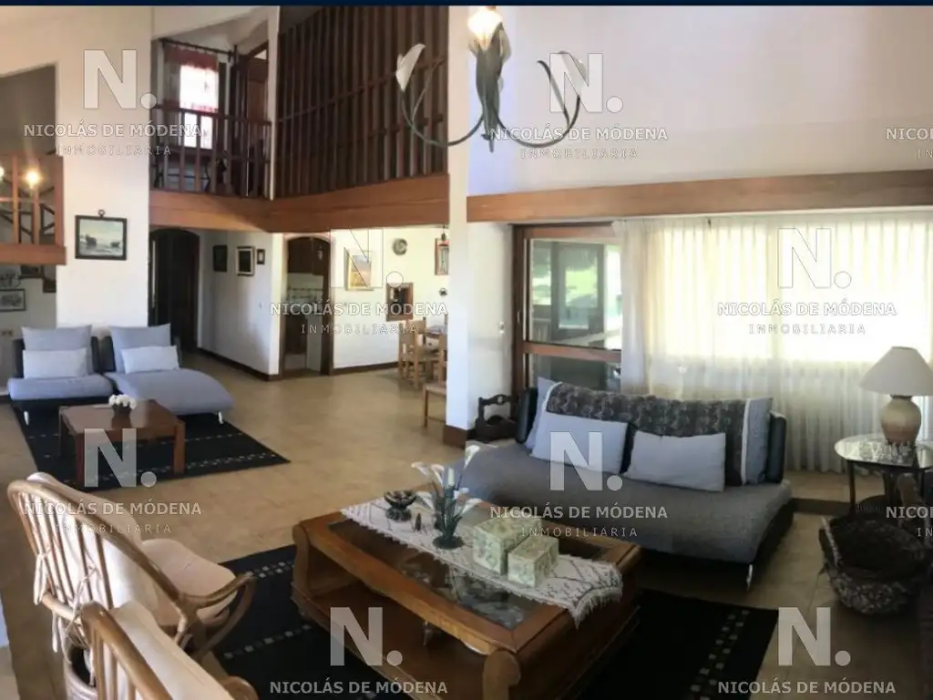 VENDE CASA EN PINARES, PUNTA DEL ESTE