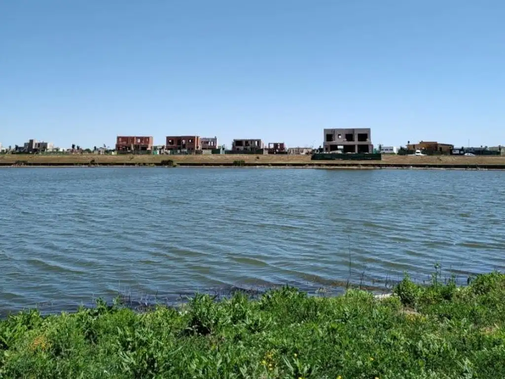 Espectacular lote a la laguna barrio Riberas Puertos Escobar