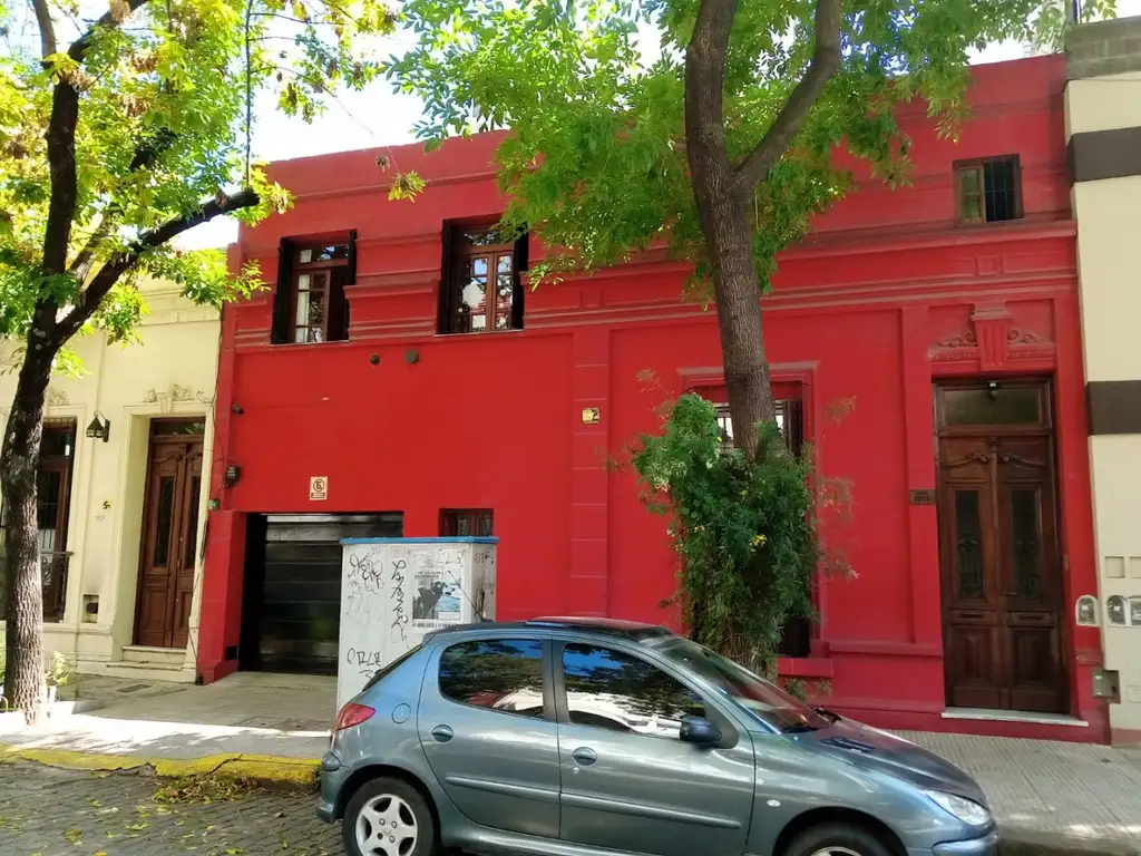 HERMOSA CASA 4 AMBIENTES EN DOS PLANTAS - RECICLADA - TZA