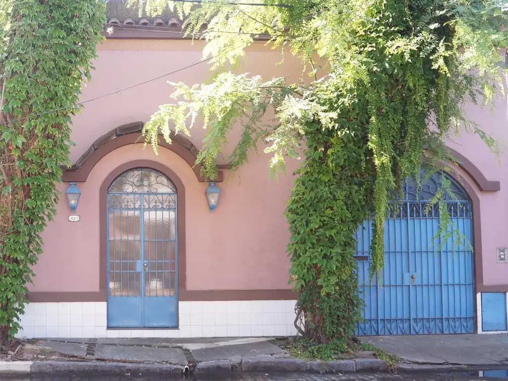 Casa en Venta 4 dormitorios en Olivos, pileta climatizada, jardin, quincho, seguridad 24hs