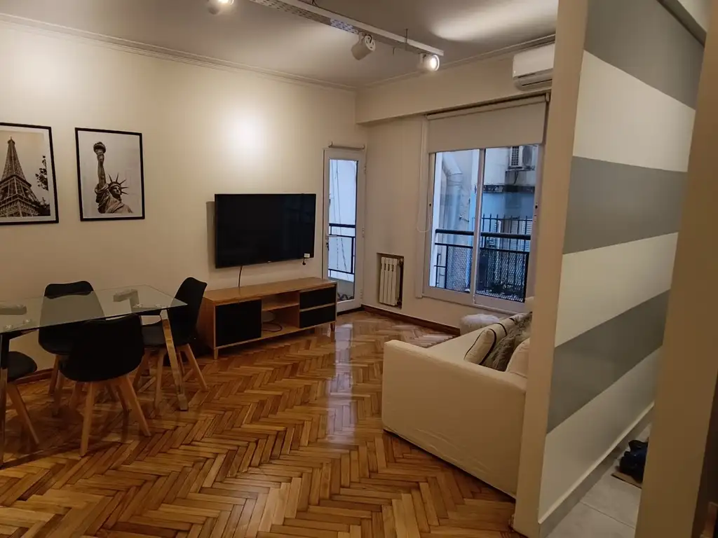 Hermoso departamento refaccionado a nuevo con balcón en Recoleta