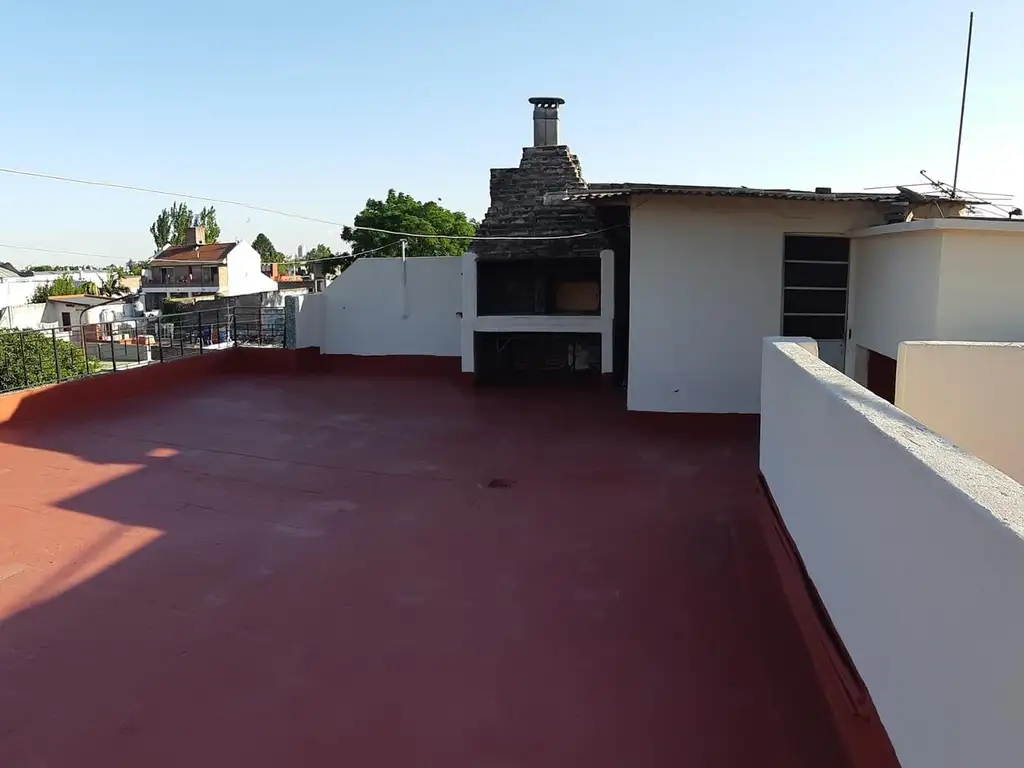 Casa 5 ambientes | balcón y terraza | excelente estado