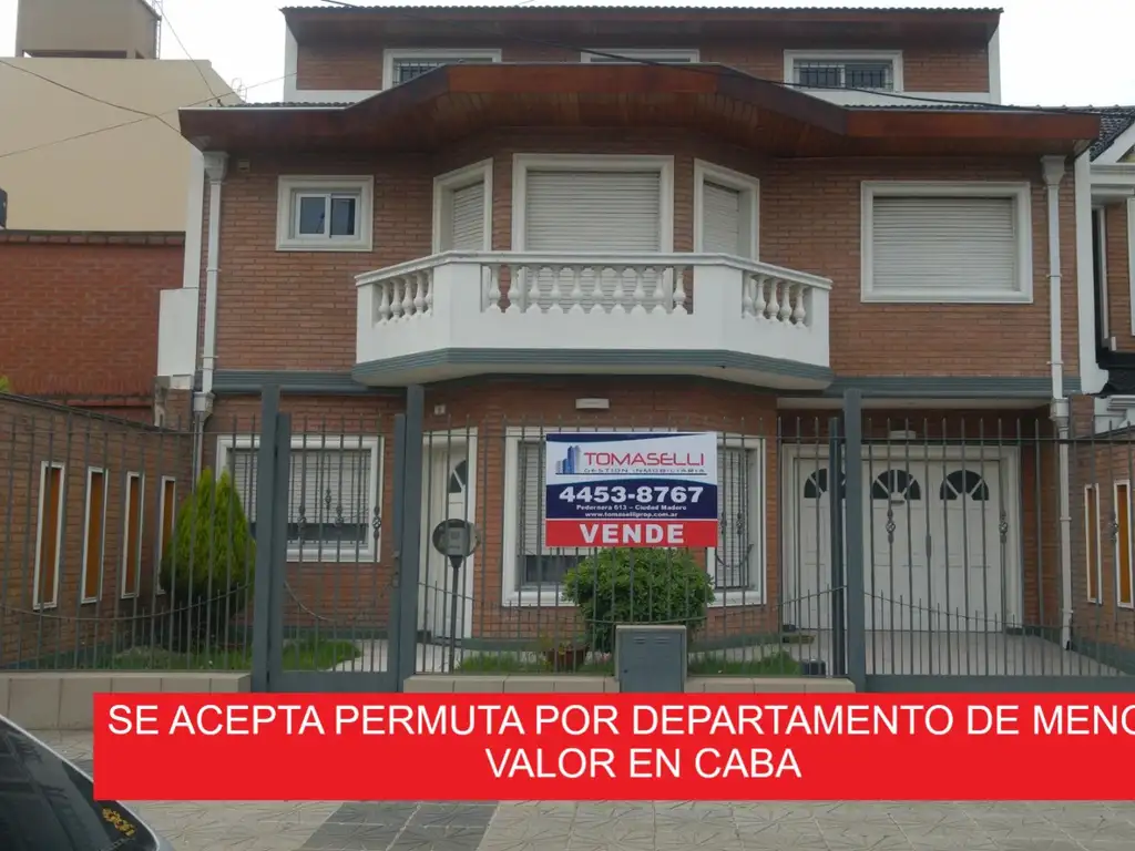 VENTA - TAPIALES - EXCELENTE CASA 7 AMBIENTES - DETALLES DE CATEGORIA - PISCINA - PLAYRROM - QUINCHO