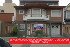 VENTA - TAPIALES - EXCELENTE CASA 7 AMBIENTES - DETALLES DE CATEGORIA - PISCINA - PLAYRROM - QUINCHO