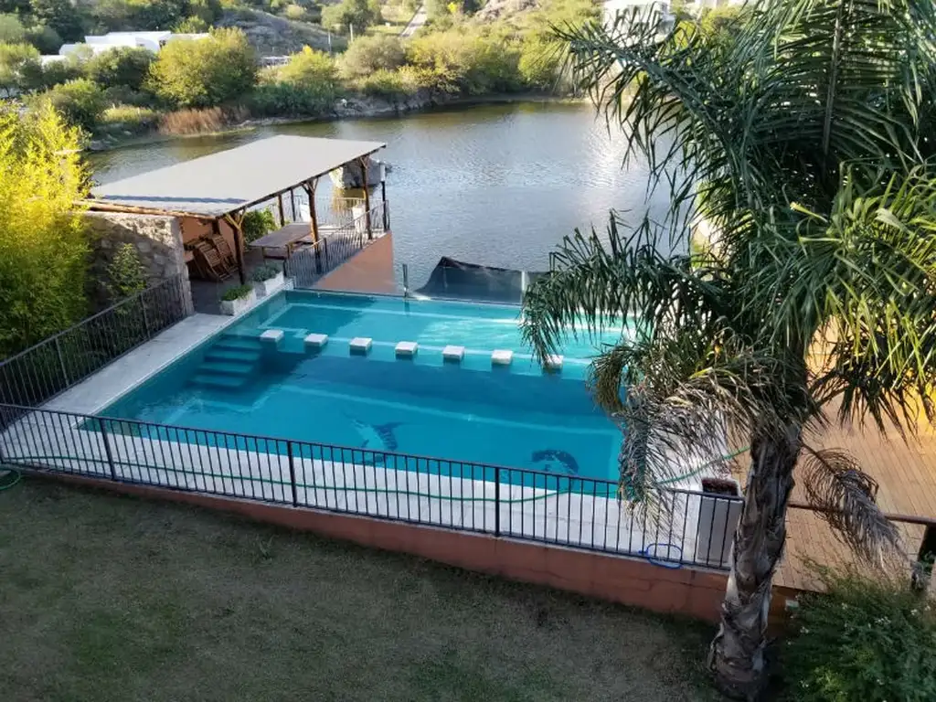 CASA EN VENTA EN VILLA CARLOS PAZ- VILLA DEL LAGO- CON BAJADA AL LAGO