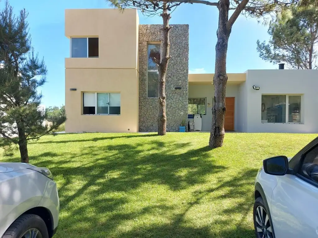 Casa en venta - 4 Dormitorios 3 Baños - Cochera - 1.000Mts2 - Golf II, Costa Esmeralda, Pinamar