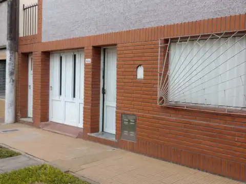 OPORTUNIDAD CASA CON AMPLIO TERRENO