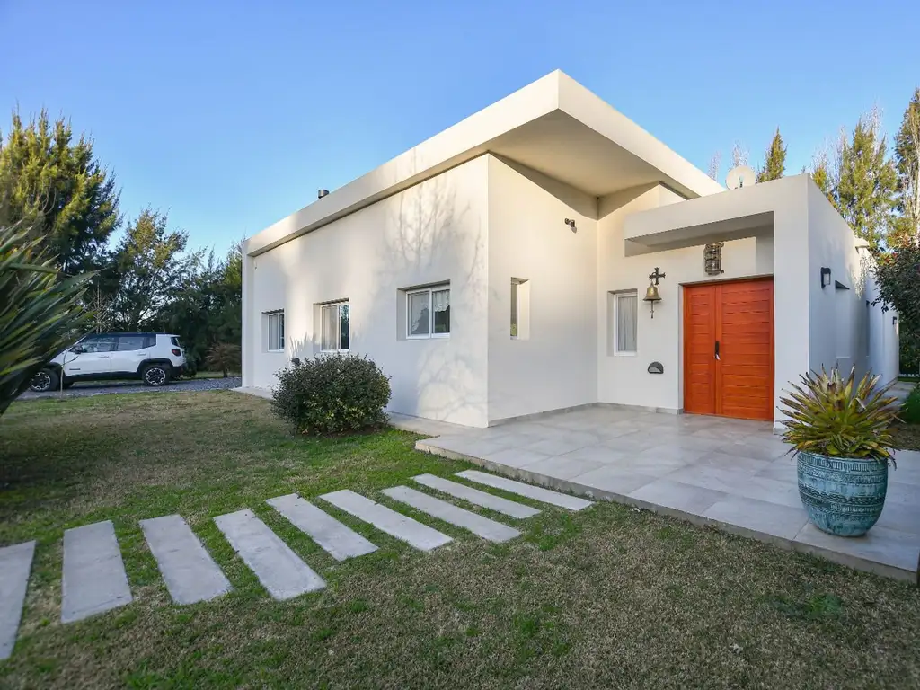 CASA Venta Verónica, 4 dormitorios, pileta, parque