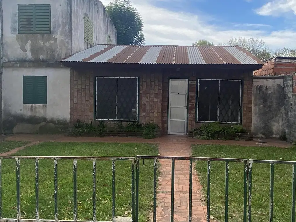 Casa al frente con Jardin - Empalme Graneros