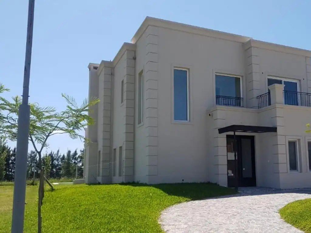 Espectacular casa en venta Barrio Los Castaños