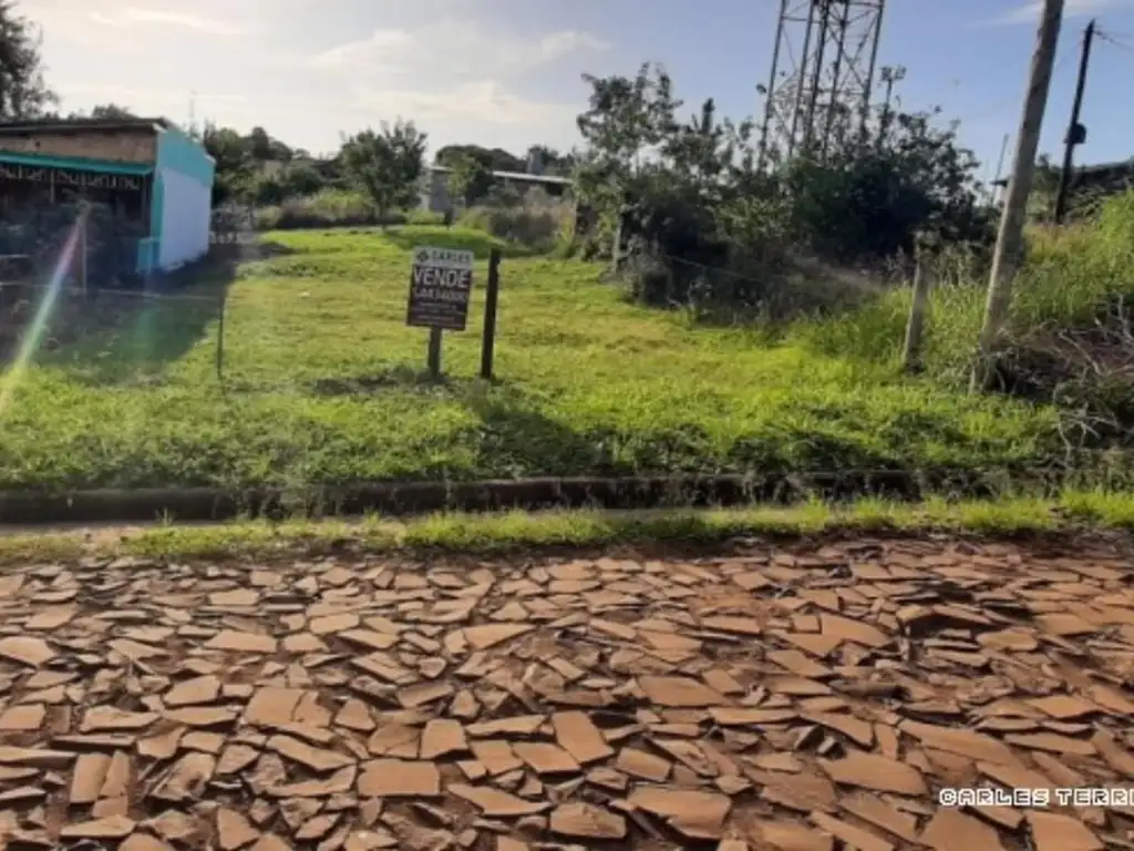 (V896) Terreno empedrado a pasos de Ruta 12 (Garupá)