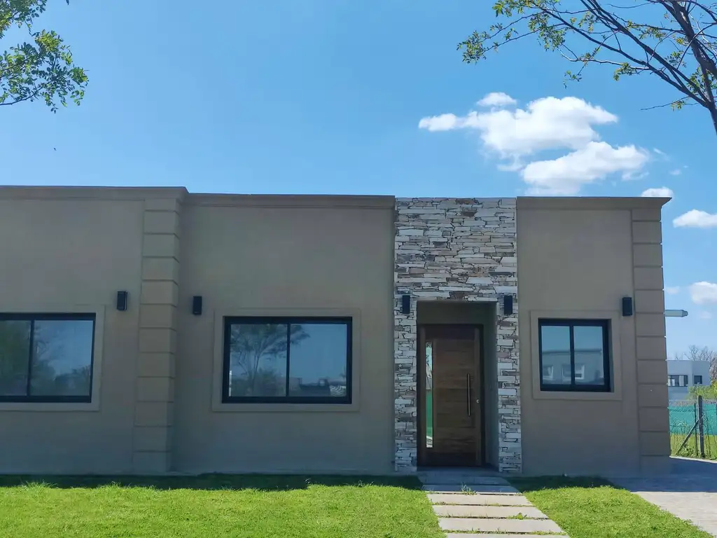 Casa con pileta en el barrio cerrado San Pablo