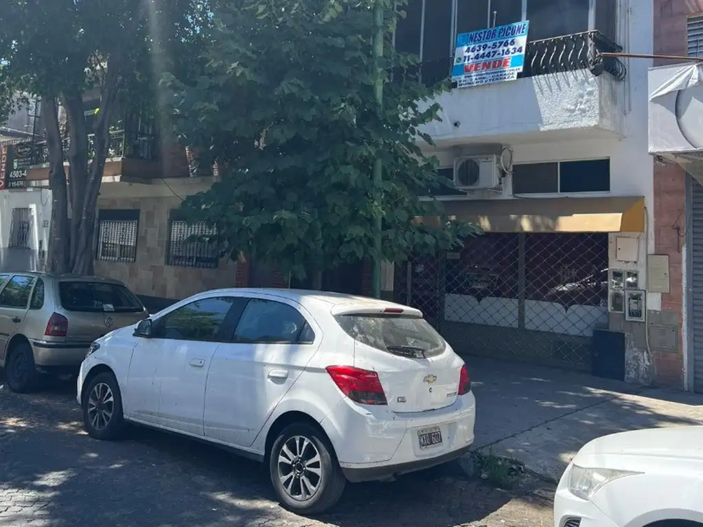 Ph al frente con entrada independiente 1 x escalera con garage, quincho y terraza