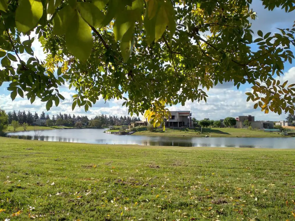 Lote a la laguna en El Cazal