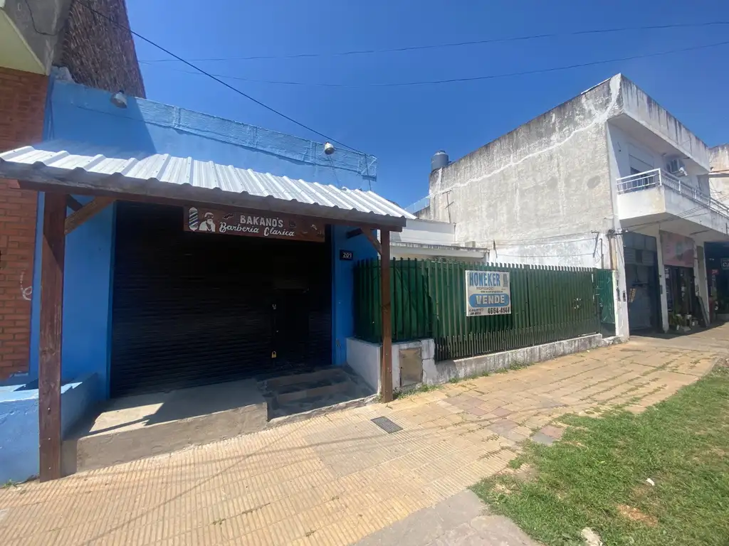 Casa con dos habitaciones, patio y terraza - Local Comercial al frente IDEAL COMERCIAL / PROFESIONAL