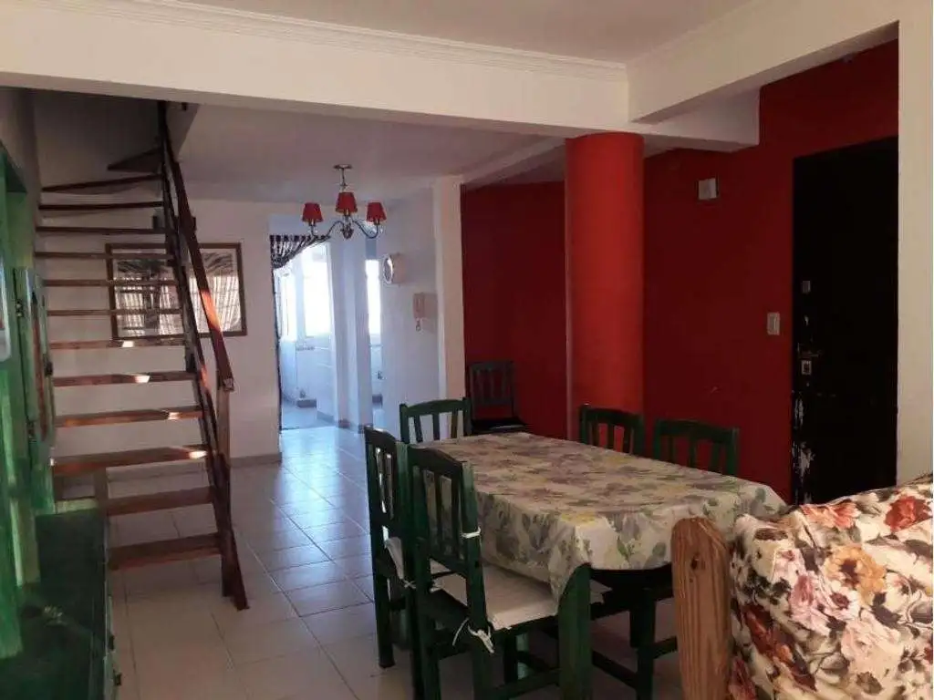 SEMIPISO EN DUPLEX CON PARRILLA Y COCHERA