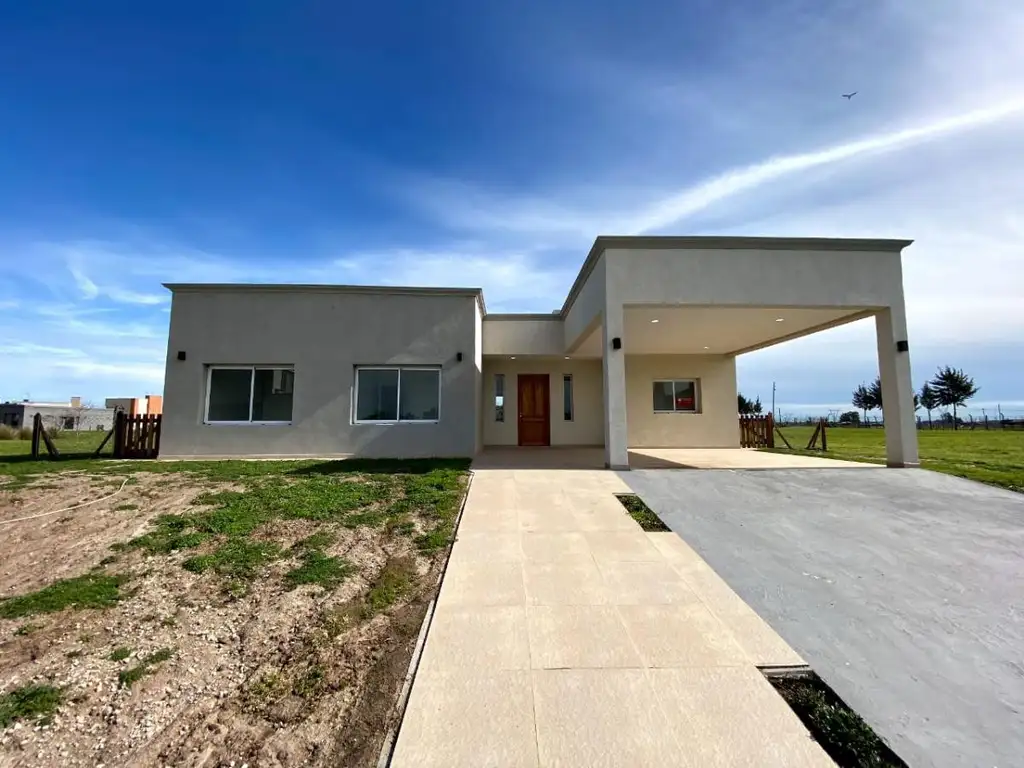 Casa en venta - 3 Dormitorios 3 Baños - Cochera - Cruz del Sur, San Vicente