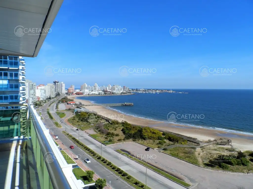 Venta apartamento tres dormitorios playa mansa Punta del Este