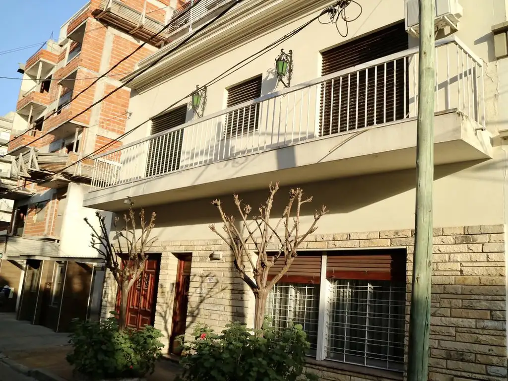 Casa en venta Moron centro en terreno de 10 x 30 FOT 2