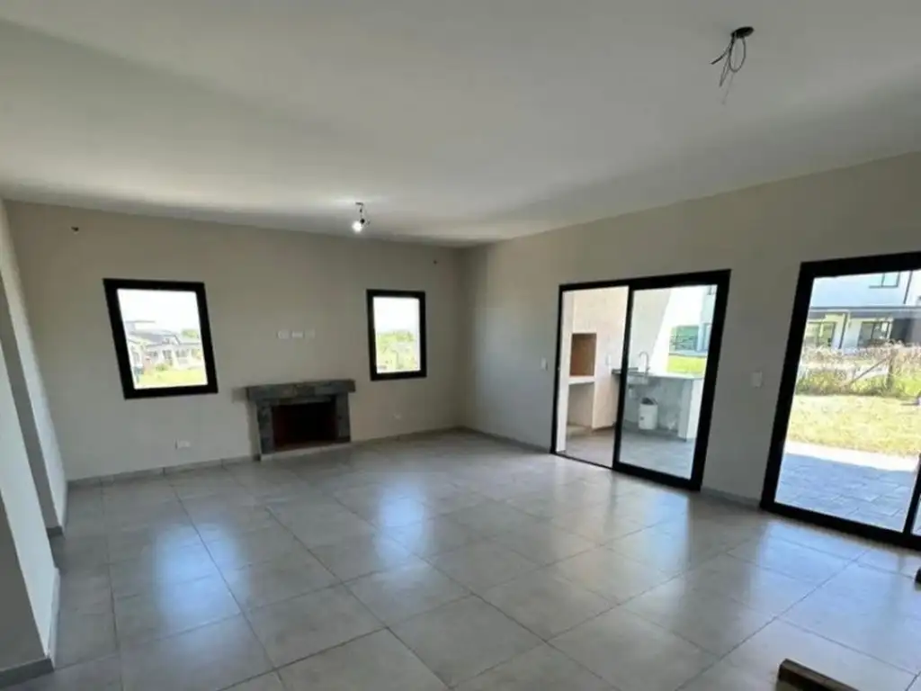 VENTA casa en San Sebastian tres dormitorios galería con parrilla y jardín!