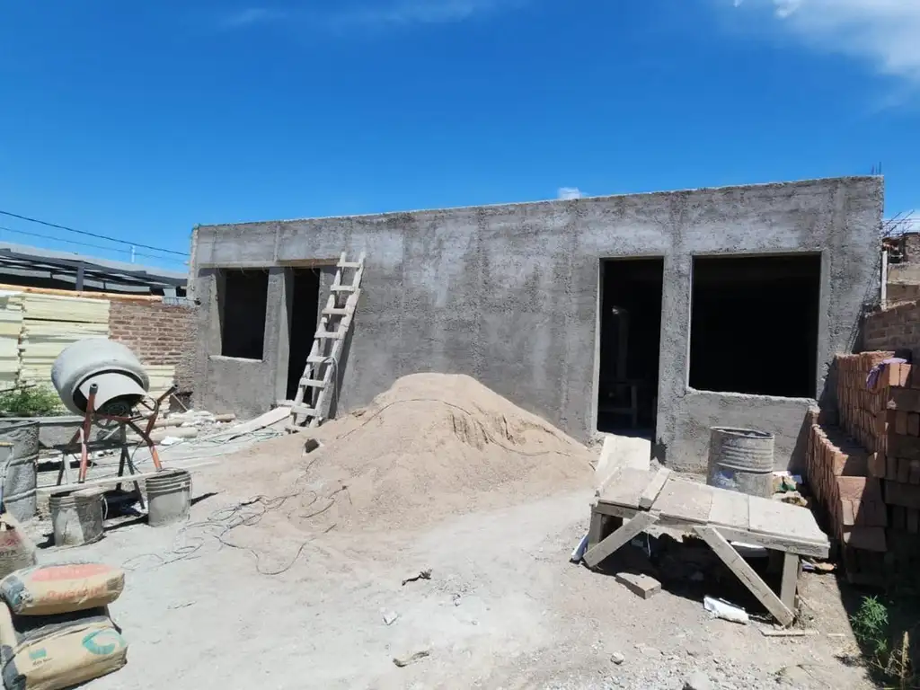 CASAS LINDERAS EN OBRA GRUESA EN BARRIO PRIVADO