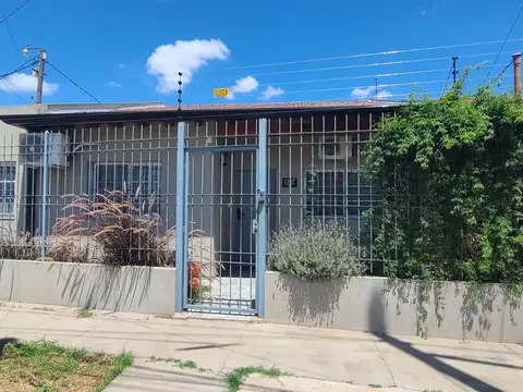 Casa en Venta, 4 Ambientes, en  Barrio Saavedra, Zárate