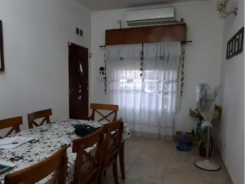 CASA EN VENTA. MORENO CENTRO EXCELENTE UBICACION