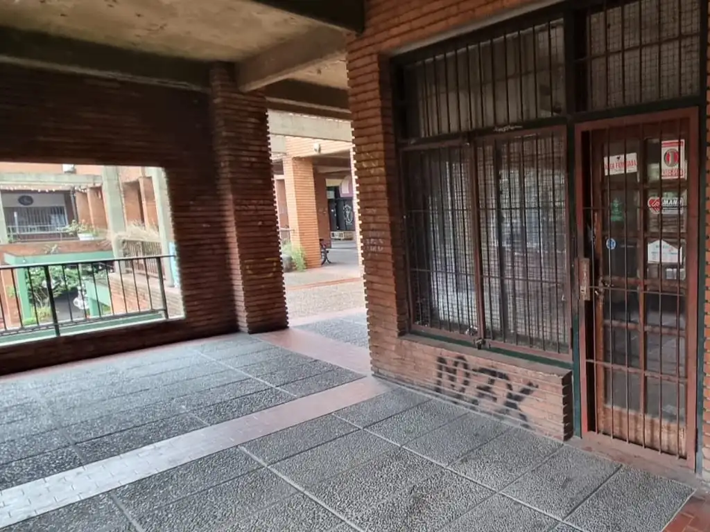 EN VENTA LOCAL EN EDIFICIO TERRAZAS EN 1ER PISO CIUDAD JARDIN, 35M2 - FICHA  9550