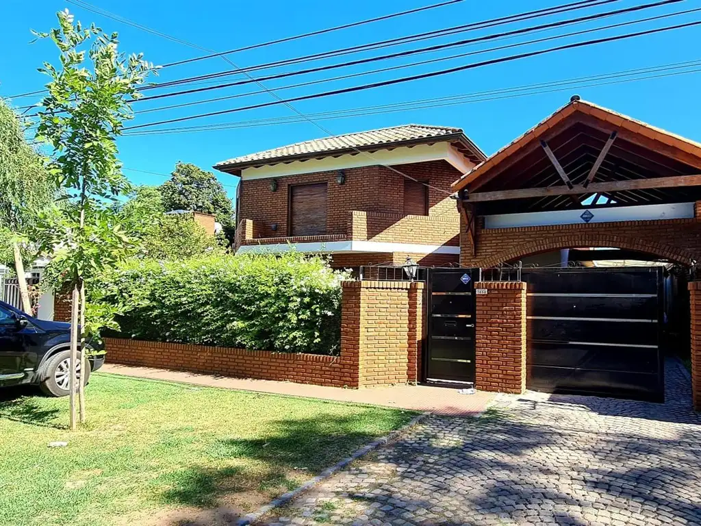 CHALET HERMOSO. FISHERTON. 900 MT2