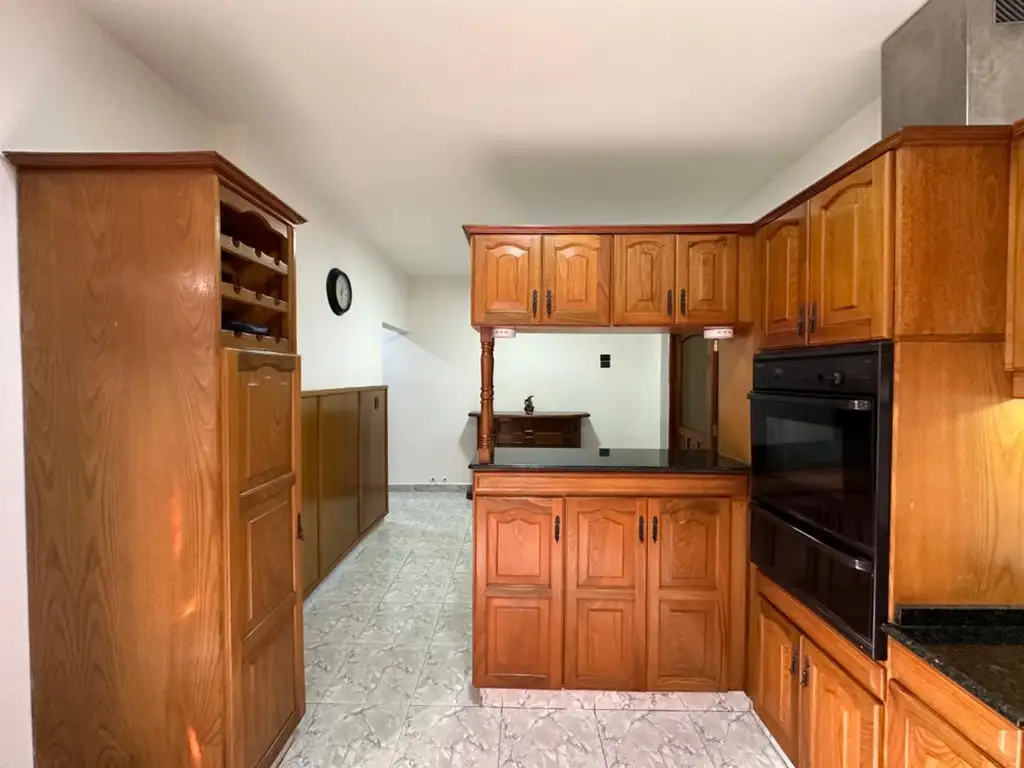 Venta importante casa en Bernal Oeste con Quincho