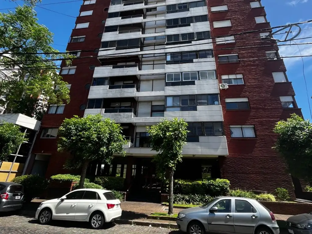 Departamento en alquiler de 2 dormitorios c/ cochera en Acassuso