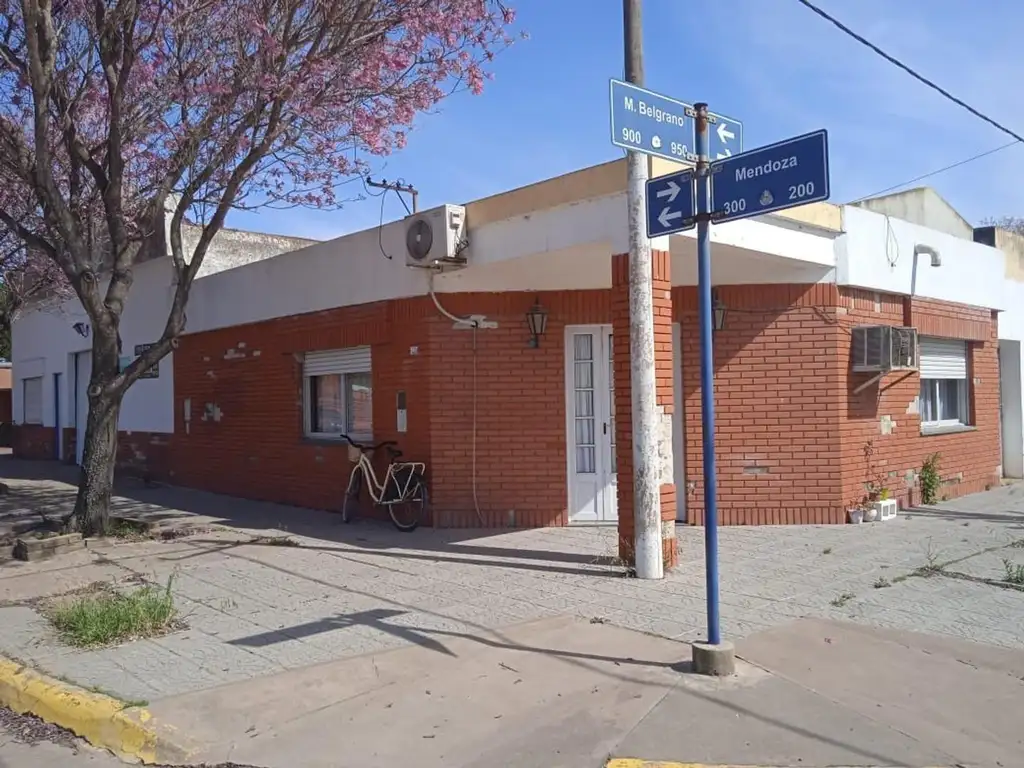 VENTA CASA + GALPON EN ESQUINA