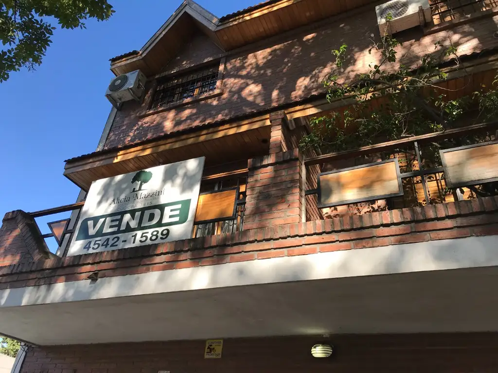 BAJAMOS SU VALOR!! IMPERDIBLE PH 105m2 cubiertos EN DÚPLEX 3 AMB CON PATIO Y BALCÓN s/Expensa - Foto 0