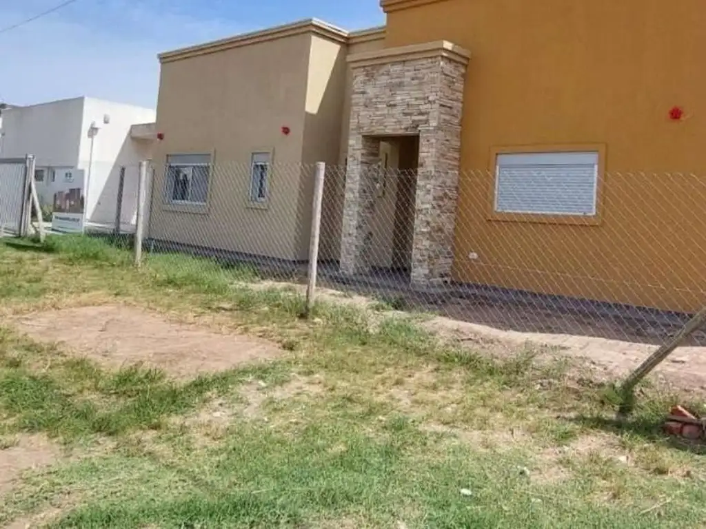 Casa en venta - 2 dormitorios 1 baño - 120mts2 - Bahia Blanca