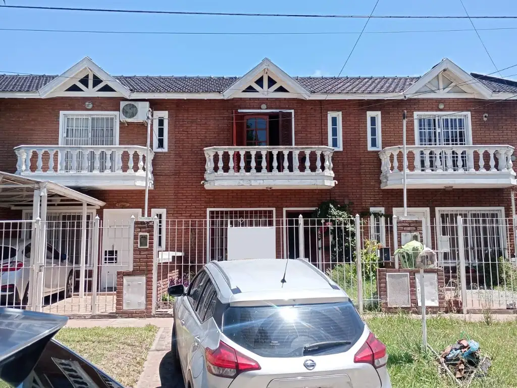 EXCELENTE DUPLEX EN BERAZATEGUI U$S 97.000.-