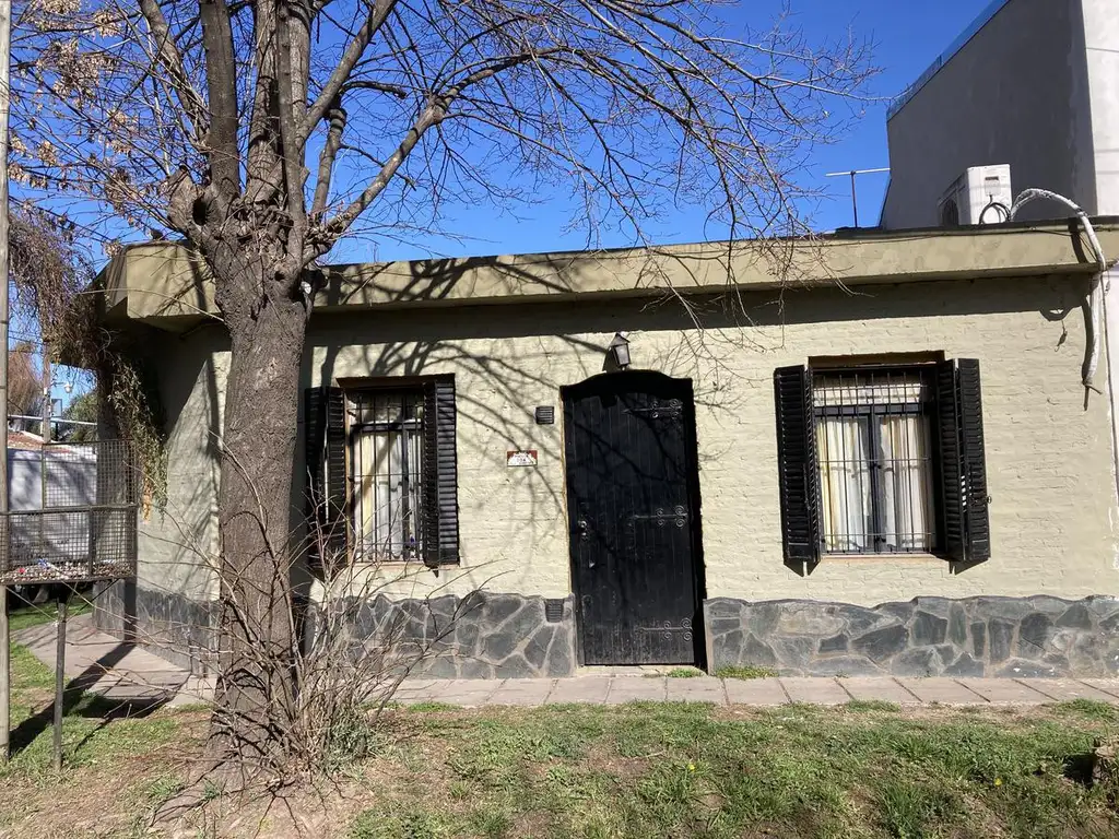 Casa en Matheu sobre calle Portillo