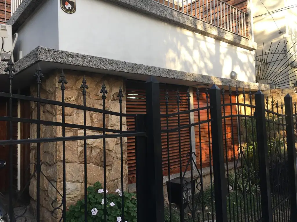 Casa en Venta en Caseros - 5 ambientes