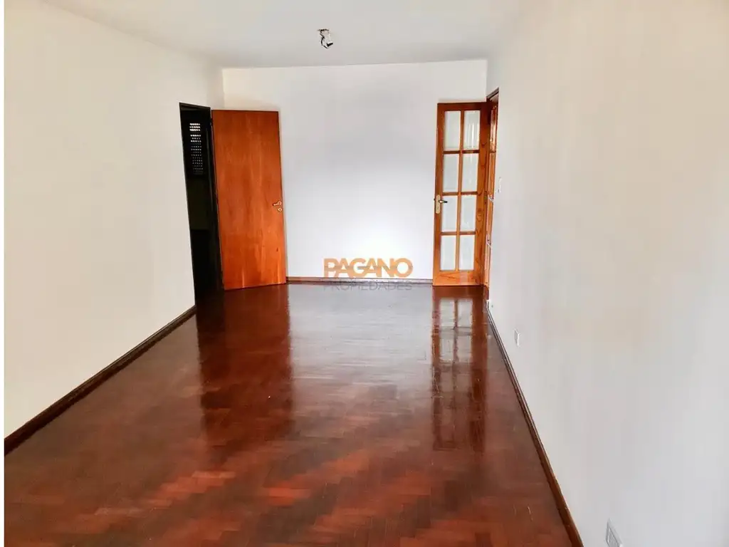 Depto de 2 dormitorios + habitación de servicio y Cochera