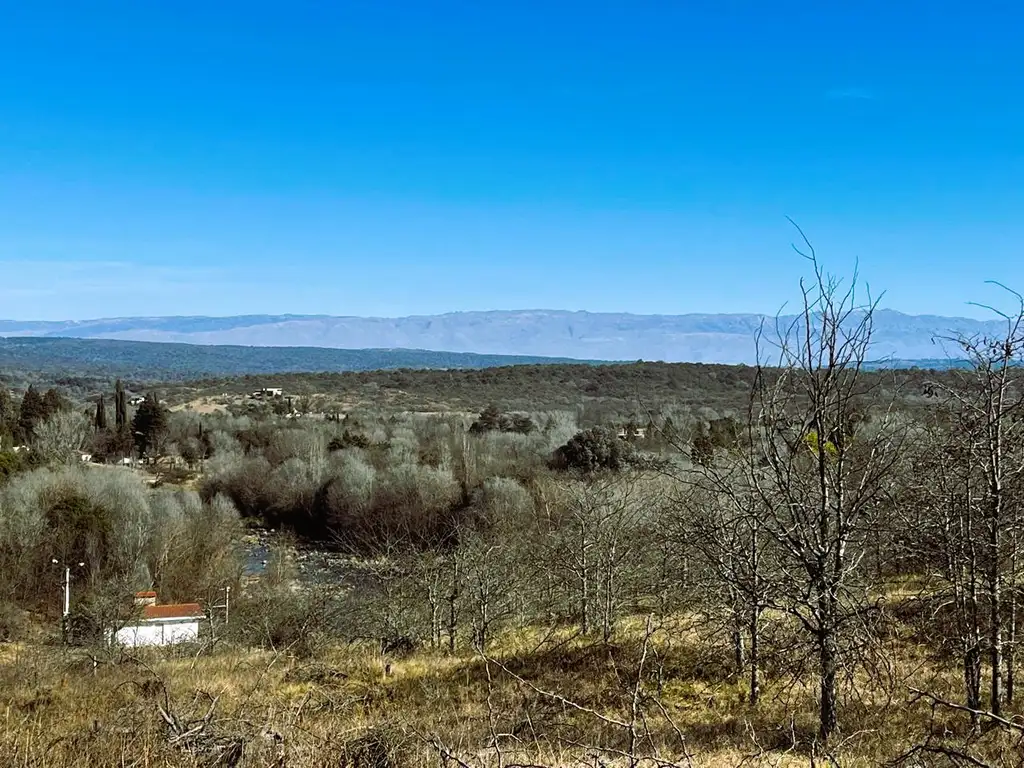 Venta de 4 lotes. Imponente vista a las sierras grandes. B° Nahuascat. Calamuchita. Cód (2180)