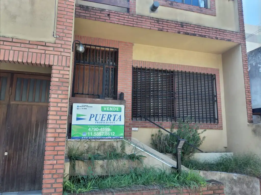 Imponente Casa de 5 ambientes con Jardín, Garage y Pileta