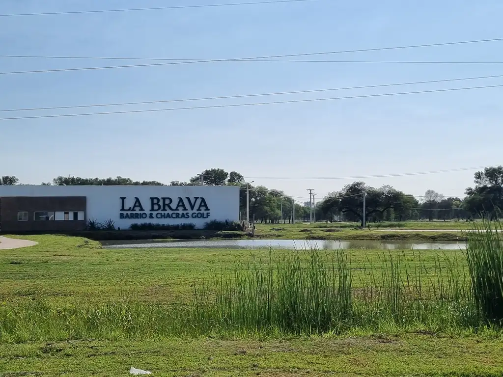 Terreno sobre asfalto en Barrio Parque y Golf, LA BRAVA!