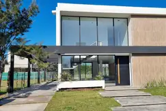 Venta Casa a estrenar en Brisas de Adrogué