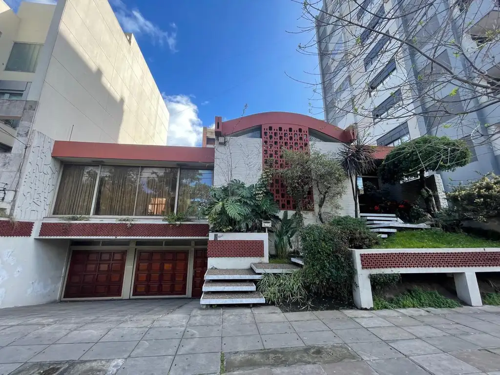 CASA EN ALQ PARA LOCAL COMERCIAL FRENTE A PLAZA ARENALES