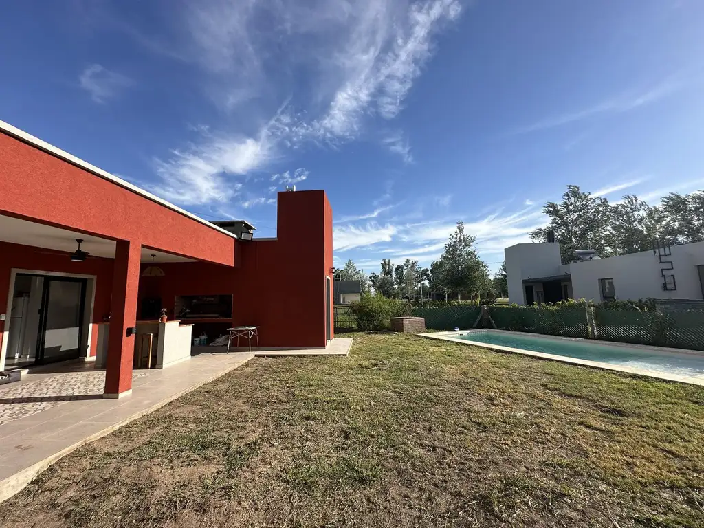 Casa en pinares del sur, piñero, 1 dormitorio, pileta, galeria con parrillero !