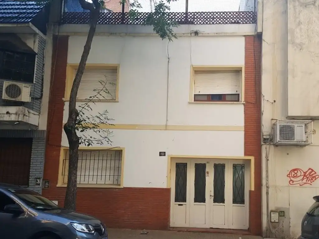 NUÑEZ, MUY BUENA ZONA, CASA ANTIGUA 4 AMBIENTES CON PATIO Y TERRAZA